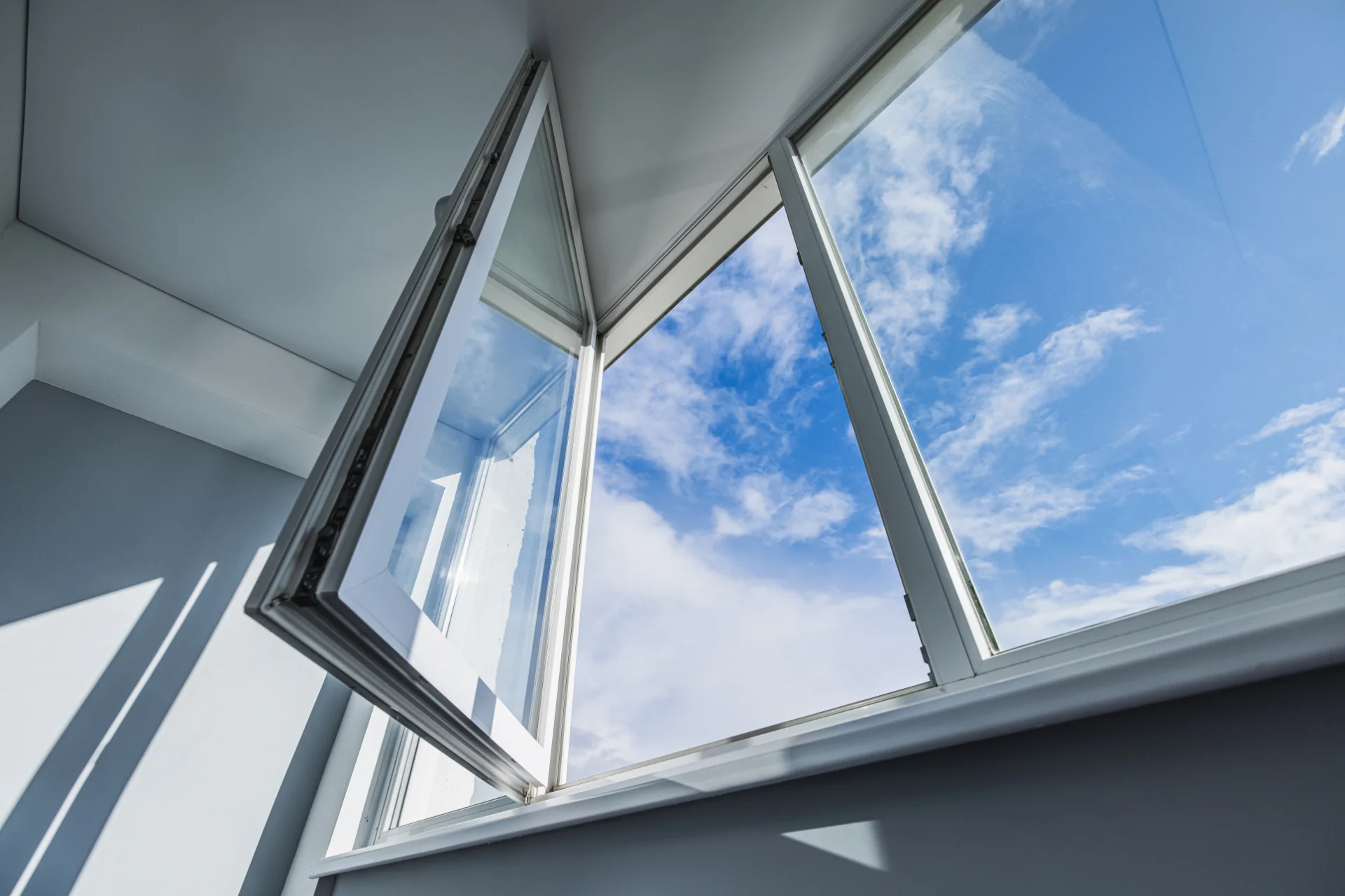 VLX 80 Casement Window in Sacramento, CA | Westlight Windows Sacramento - detail 1
